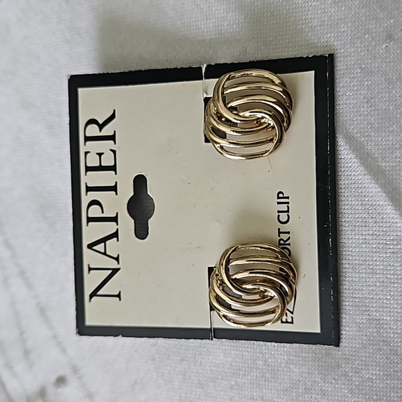 Vintage Designer Napier Gold Tone Clip-on Earrings - Picture 1 of 5